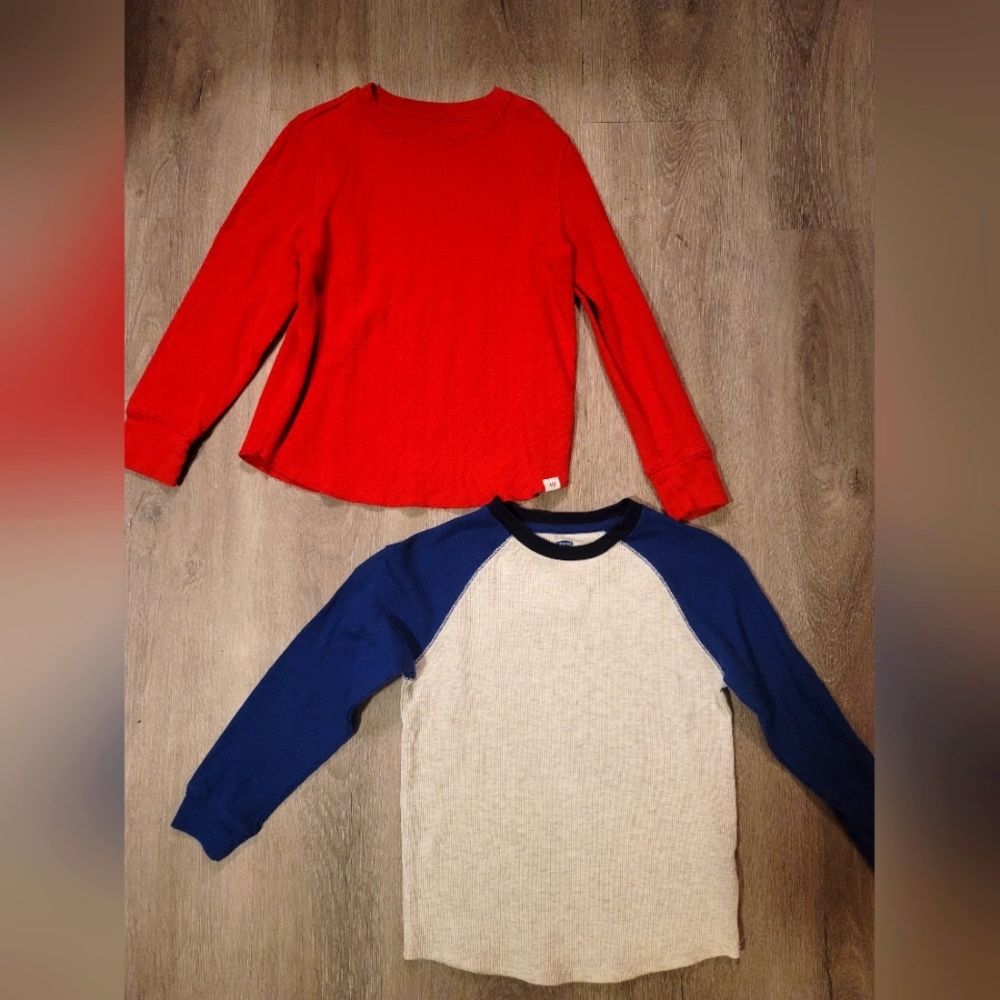 Boys Long sleeved thermal shirts size small (6-7) Includes 2